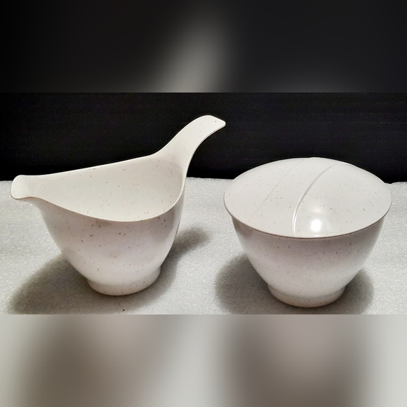 Vintage debonaire melmac cream and sugar set - Picture 3 of 7